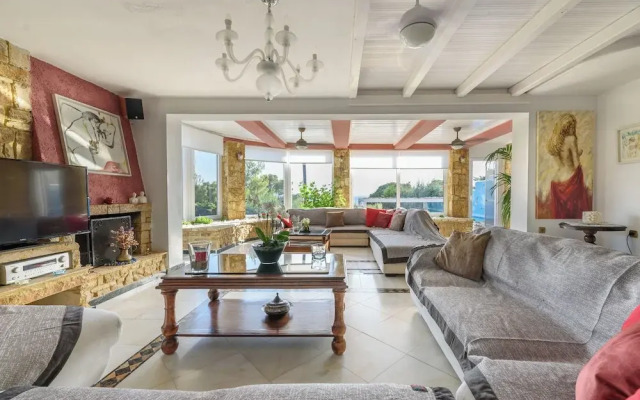 Maria Elena Villas