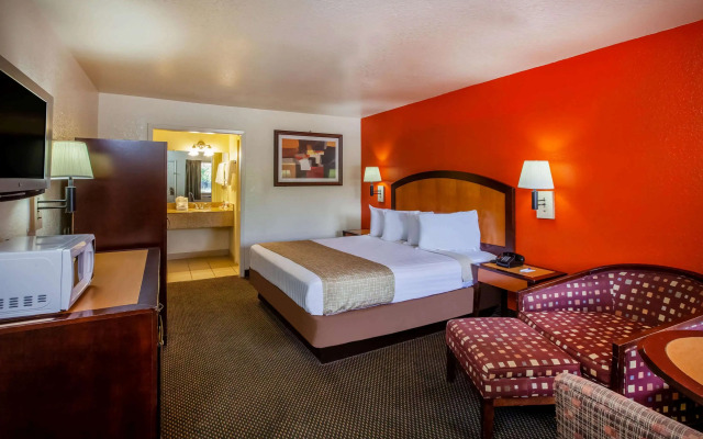 Travelodge by Wyndham Houston Hobby Airport