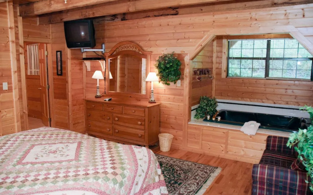 ON THE RIDGE - 3 Br Cabin