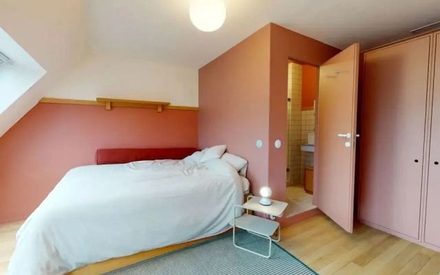 Charming 2-bed Flat w Shared Spaces