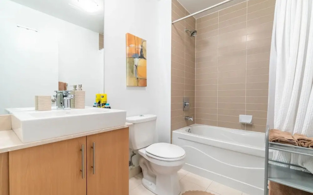 Sky View Suites - Maple Leaf Square