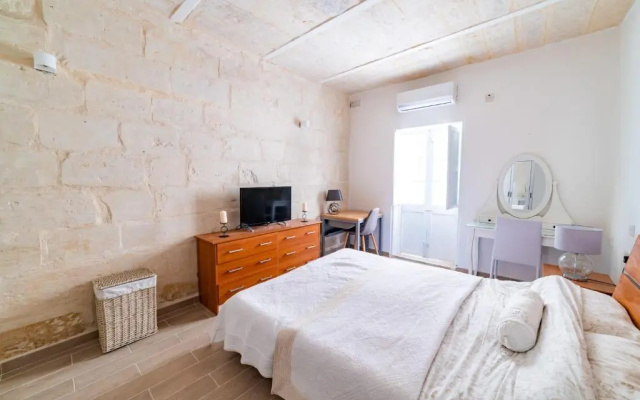 Central Valletta Townhouse