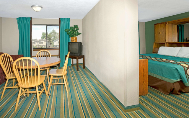 Super 8 by Wyndham Denver Stapleton
