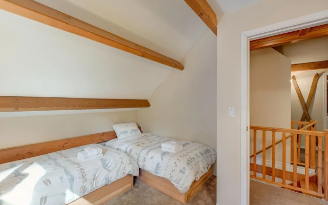 Mt. Baker Lodging Cabin 45 (Sleeps 6)