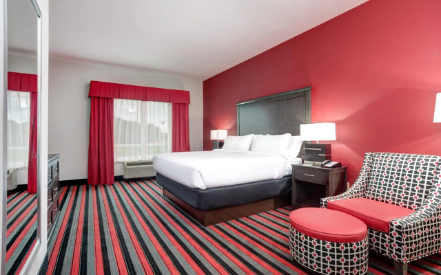 Holiday Inn & Suites Lafayette North by IHG