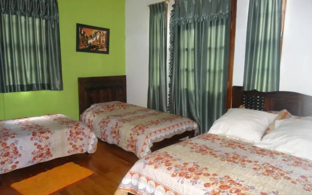 Hostal Del Piamonte