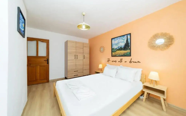 Central Flat With Balcony and Terrace in Muratpasa