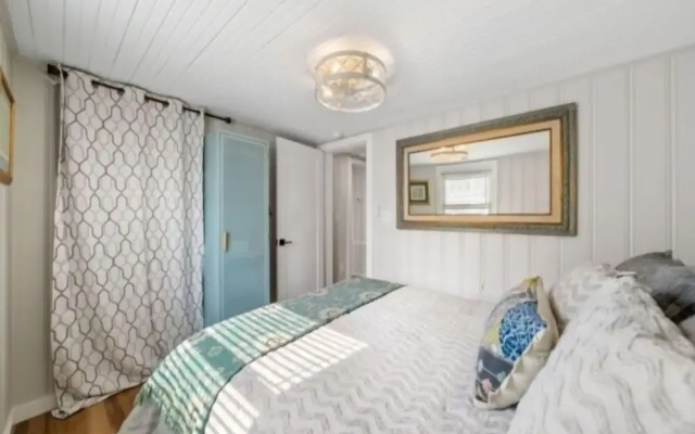 Lil Pearl 2 Bedroom Bungalow by RedAwning