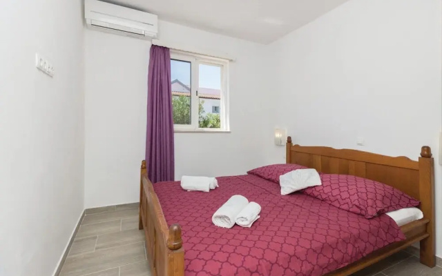 Beautiful Home in Vir With Wifi and 5 Bedrooms