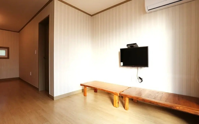 Taean (Anmyeondo) JK House Pension