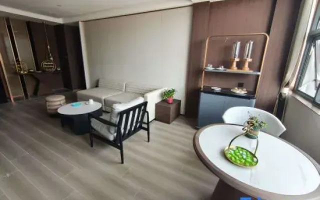 Yuehua Jinpu International Hotel (Pubei Aoyuan Plaza)