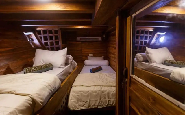 Helena Liveaboard