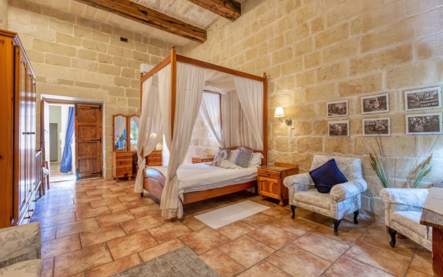 Ta'leli Pool Farmhouse in Gozo