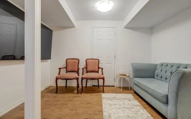 Comfortable Whitby 2 Bedroom Lower Suite
