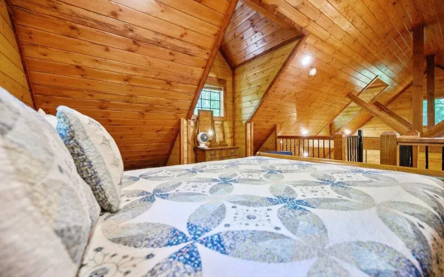 Squatch Watch Lodge 1 Bedroom Cabin