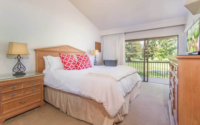 Luxury Napa Condo Golf Views & Prime Location