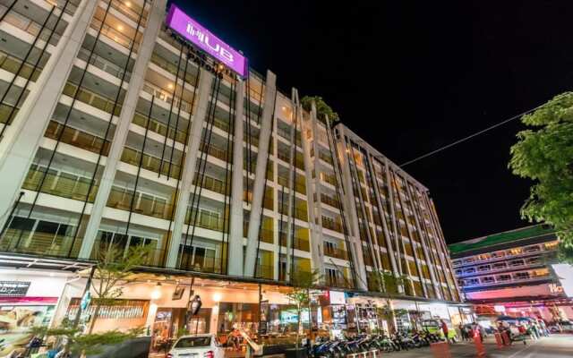 Ashlee Hub Hotel Patong вид на фасад