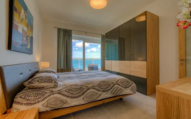 Seafront Luxury APT With Pool