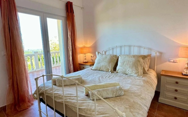 Casa Luna - Three Bedroom Villa With Stunning View