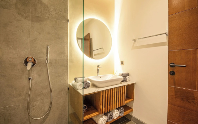 Contemporary 5BR Villa , AC, Water Filter
