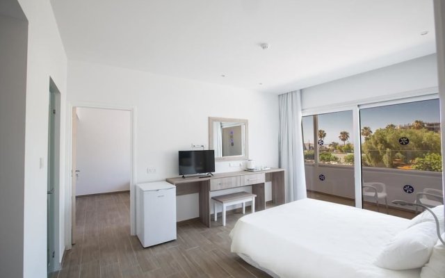 Stratovarius Luxury Rooms in Ayia Napa, Cyprus from 154$, photos, reviews - zenhotels.com room amenities