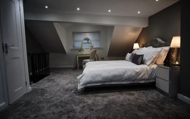 The Townhouse Simple2let Serviced Apartments