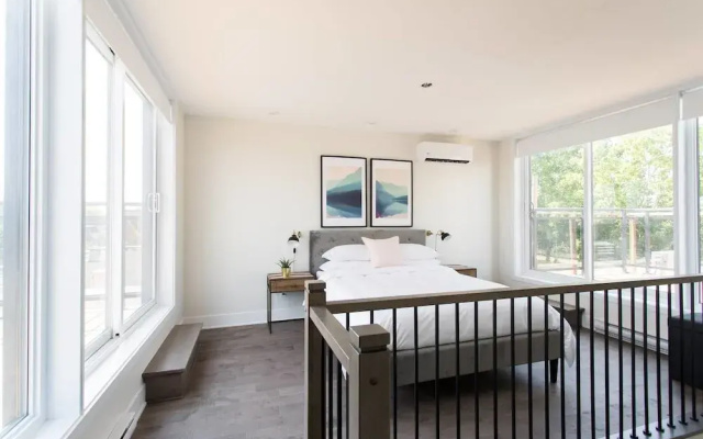 Stunning Split Level 3 BR Little Italy Apartment