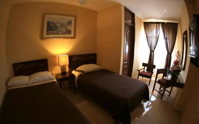 Hotel Aztlan