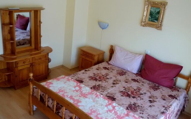 Отель Guest House Daniela Болгария, Поморие - отзывы, цены и фото номеров - забронировать отель Guest House Daniela онлайн комната для гостей