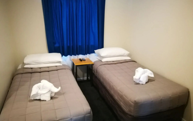 Airport Birches Motel