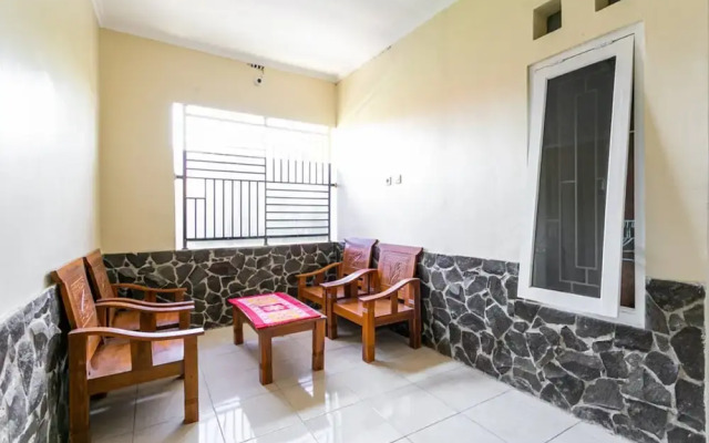 Kost Griya Hotasi by Reddoorz