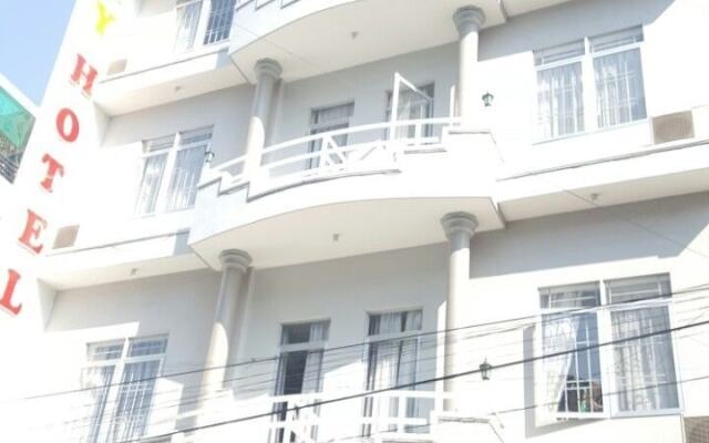 Отель Lucky Hotel Вьетнам, Нячанг - отзывы, цены и фото номеров - забронировать отель Lucky Hotel онлайн вид на фасад