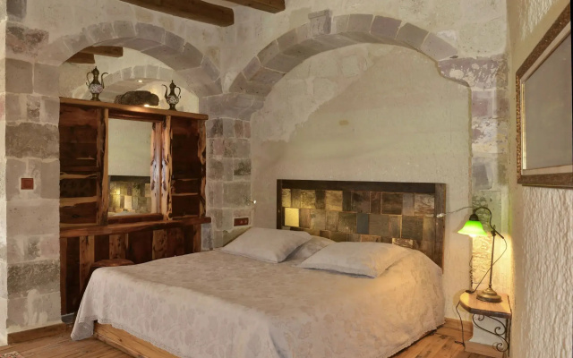 Seki Cave Hotel