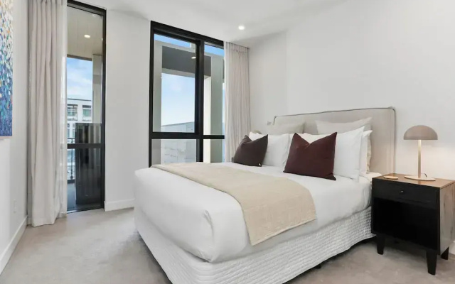 Sunny and Spacious in Wynyard Quarter
