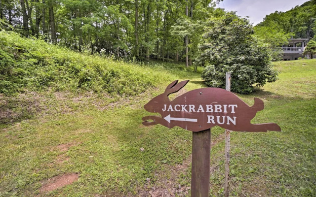 Settlers Mountain Retreat: On-site Hikes & Views!