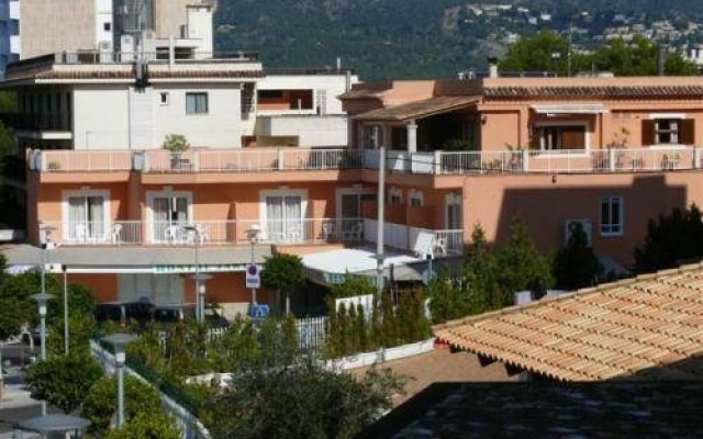 Отель Hostal Jakiton вид на фасад