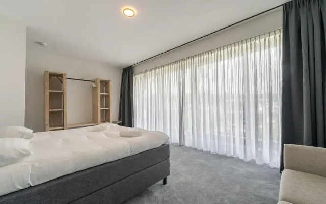 16p Spacious Villa on the Water in Zeewolde