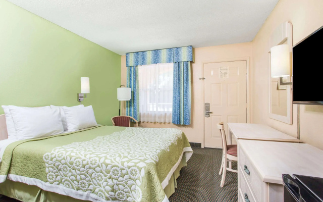 Days Inn by Wyndham Bradenton I-75