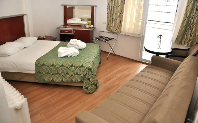 Adapalas Hotel