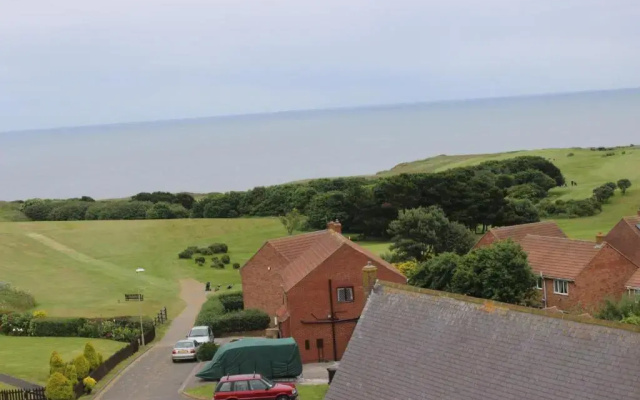 Stunning Residence set on Cliffside in Scarborough