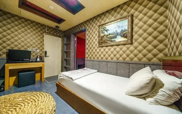 Yeongdeungpo Komodo Hotel
