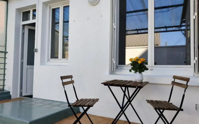 Studio Equipe, Grande Terrasse, a Cote de la Gare