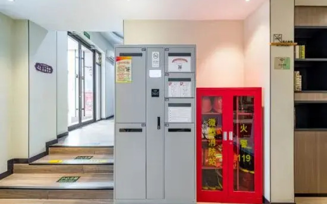 HanTing Hotel (Beijing Daxing Zaoyuan Subway Station)