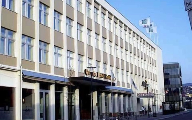 Quality Hotel Residence вид на фасад