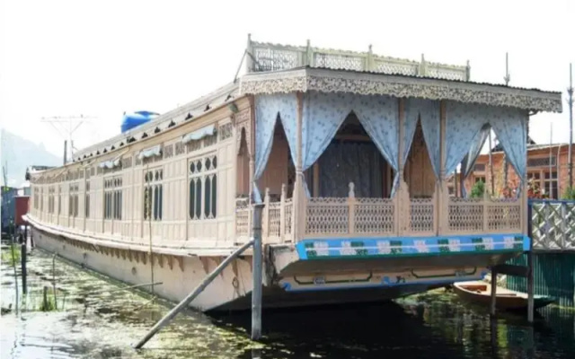 Houseboat Almost Heaven
