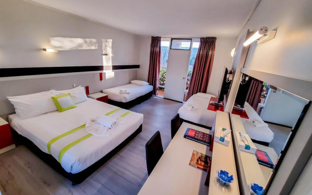 Sandors Motor Inn