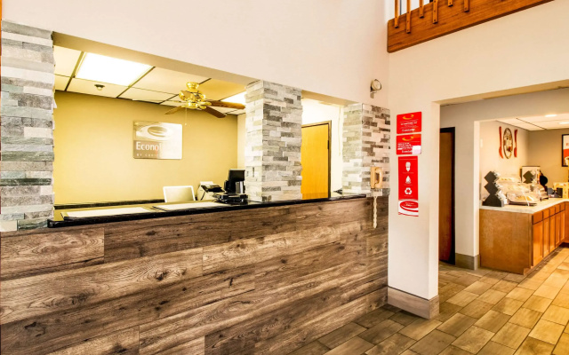 Econo Lodge Watertown