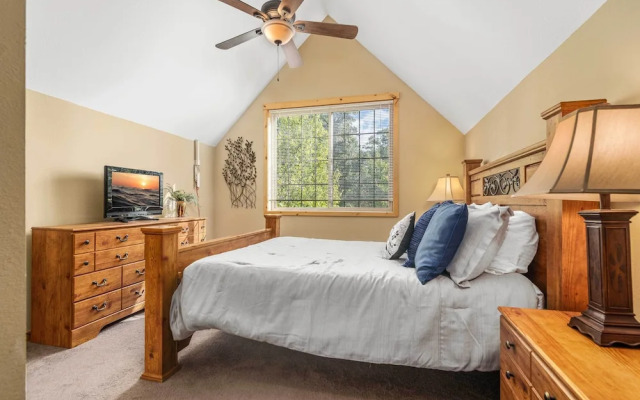 Gull Lake All-season Getaway w/ Private Deck
