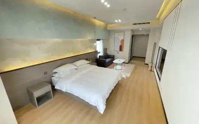 Gemini Hotel (Xinxiang Baolong Plaza)