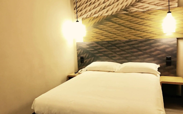 ibis Shanghai Gubei